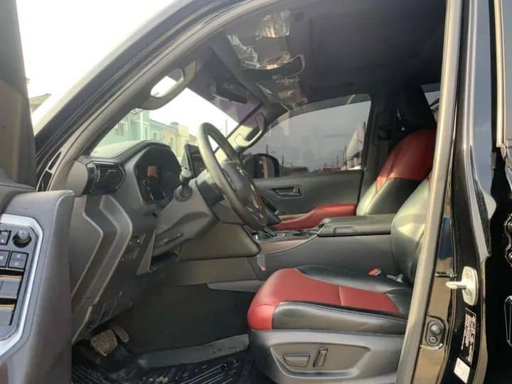 JojoAutos's tweet image. UPDATE ‼️UPDATE ‼️UPDATE‼️
HAPPY WEEKEND EVERYONE ❤️
FOR SALE:- Bought brandnew and very neatly used in Nigeria 2024 Toyota Landcruiser GR-SPORT edition SUV
Price:-178M
Location Lagos Nigeria
only for serious buyers only