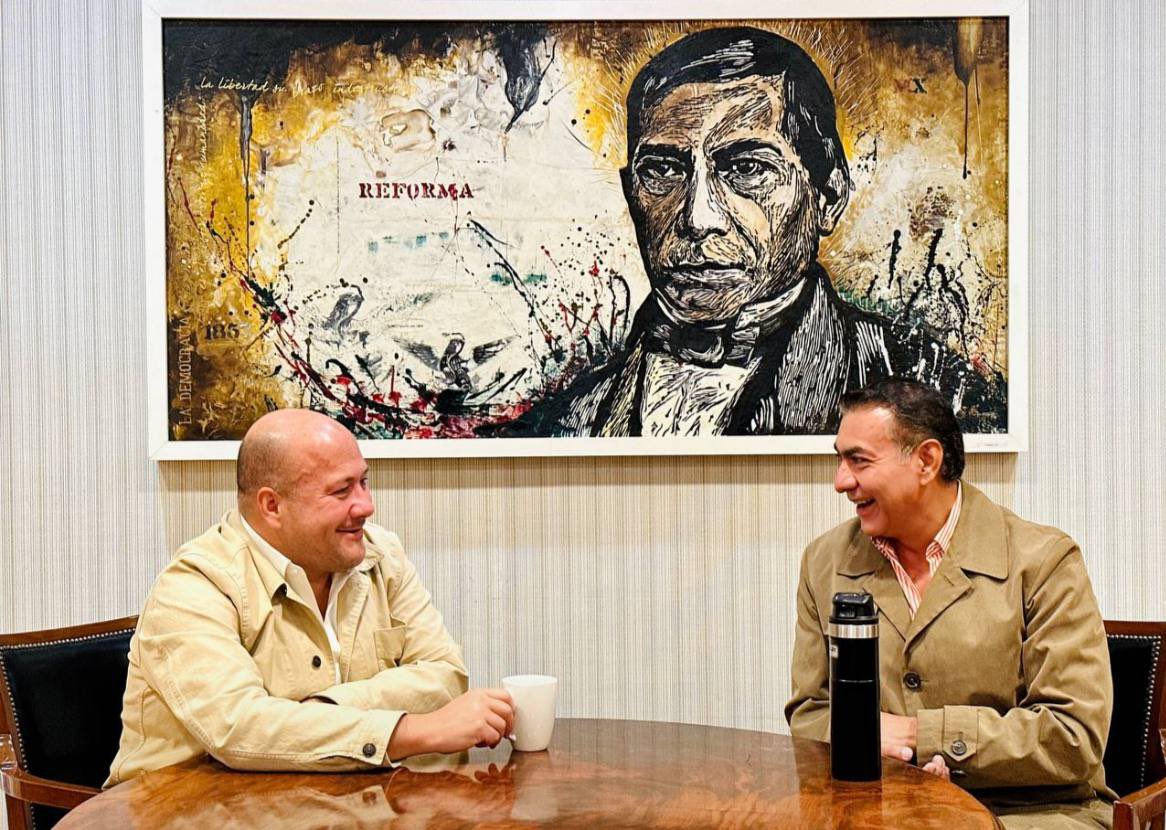 Salvador Zamora (@salvadorzamoraz) on Twitter photo Amigo <a href="/EnriqueAlfaroR/">Enrique Alfaro</a>, hoy en tu cumpleaños recordé aquella vez que platicamos en un Huizache allá en mi Tlajo.
¡Te mando un fuerte abrazo! Amigo <a href="/EnriqueAlfaroR/">Enrique Alfaro</a>, hoy en tu cumpleaños recordé aquella vez que platicamos en un Huizache allá en mi Tlajo.
¡Te mando un fuerte abrazo!