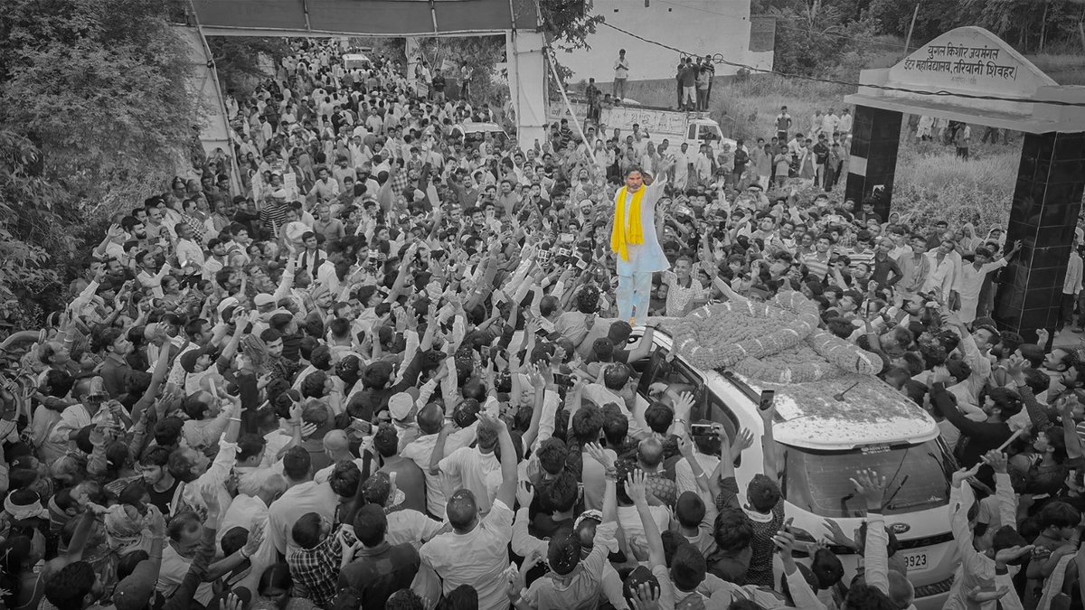 चंद्रशेखर मेरे पसंदीदा नेताओं में से हैं। क्योंकि चंद्रशेखर किसी से नहीं डरते थे।  ना किसी नेता से , ना ही सत्ता के मोह से , ना मीडिया से , ना बड़े-बड़े वकीलों।

नेता वहीं बनता है, जो डरता नहीं हो। नेता होने की पहली शर्त है , निर्भीक होना। जनता कायरों को नेता कभी नहीं चुनती।