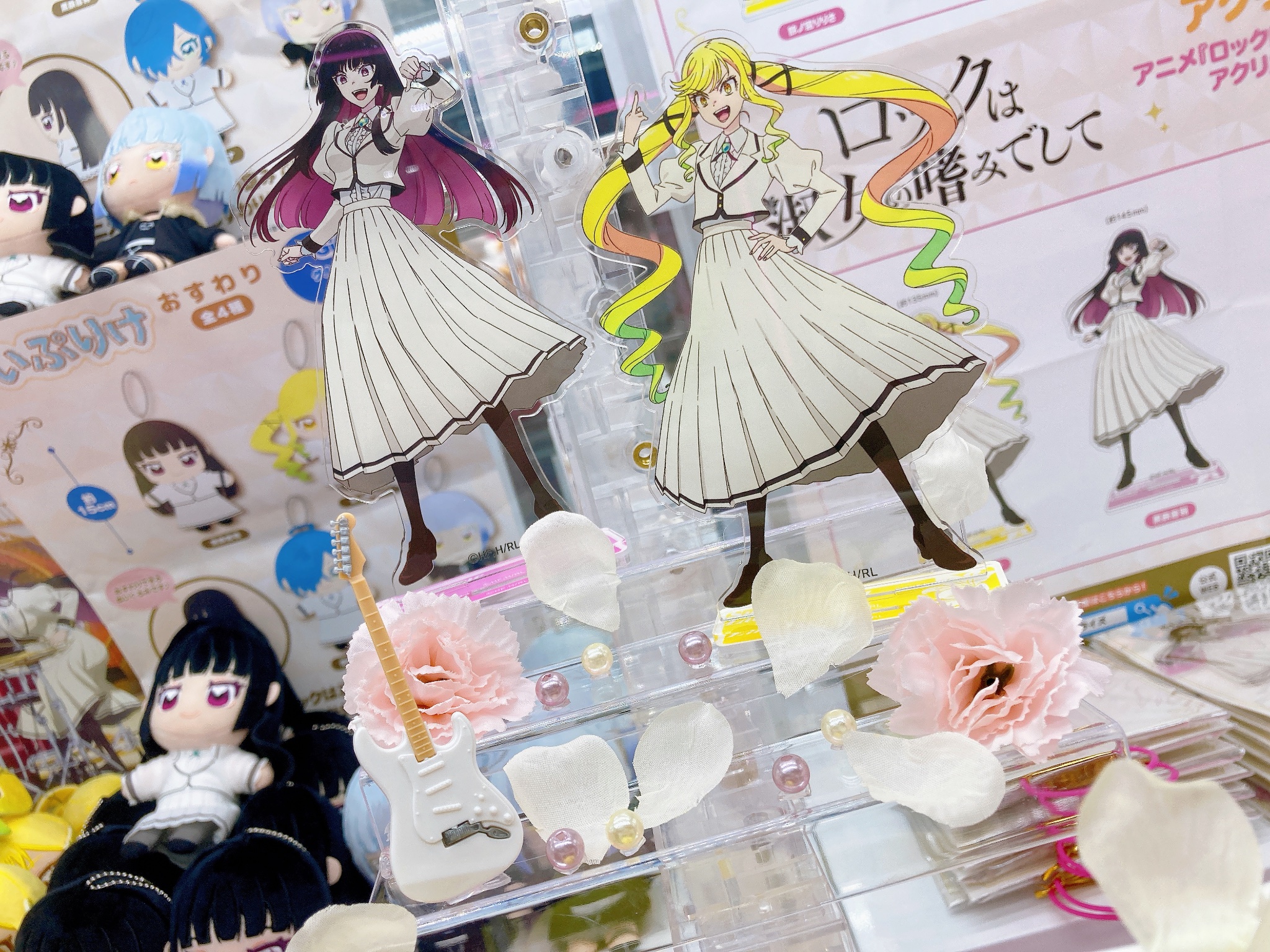 ロックは淑女の嗜みでして　ぬいぷりけおすわり　アクリルスタンド　缶バッジ 商品検索｜株式会社フクヤ│プライズ・アニメ・雑貨