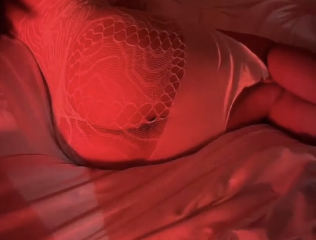 如果生活扛不住，那就搬过来和我包吃又包住。