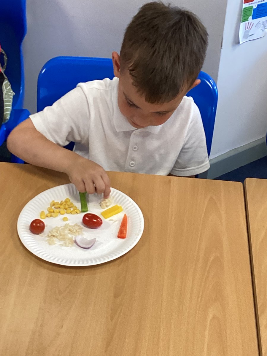 mattarnclass72's tweet photo. We had lots of fun tasting ingredients that we would put in our paella. Theo was extremely brave and took a huge bite of red onion. https://t.co/foNzky1zLM