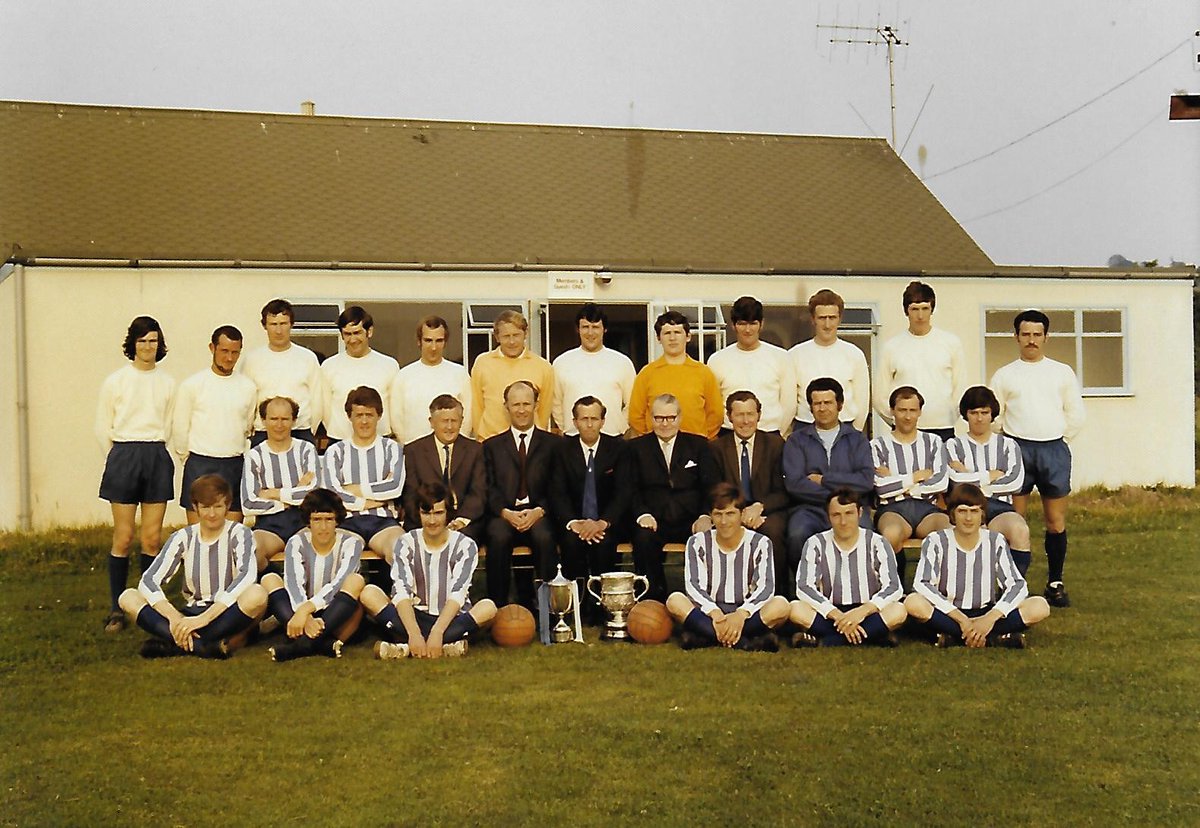 exwickclive's tweet image. Today we remember JOHN CHITTENDEN former @OfficialECFC U18's & legendary goal scoring skipper @ExmouthTown_FC playing @DevonExeterLge still playing in his mid-forties after Exmouth had joined the @_WesternLeague_. John left the field of play this day 2021.
RIP JOHN ⭐️⭐️⭐️⭐️⭐️