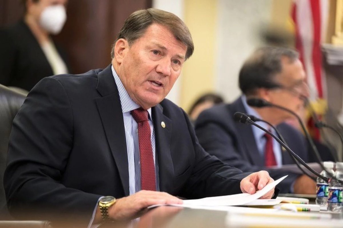 Sen. Mike Rounds (R-SD) dismissed the idea that a recently reported fake UFO program operated by the Air Force was secret, stating that it was “pretty well common knowledge” and not surprising to anyone familiar with their operations.

askapoluaps.com/p/i-dont-know-…