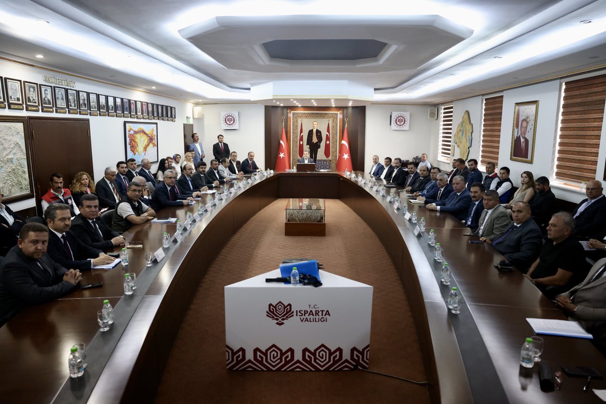 Bakanımız Sayın <a href="/ibrahimyumakli/">İbrahim Yumaklı</a>, Isparta Valiliğini ziyaret ederek Vali Abdullah Erin’den il genelindeki yatırımlar ve yürütülen projeler hakkında bilgi aldı ve İl Koordinasyon Toplantısı'na başkanlık etti.
