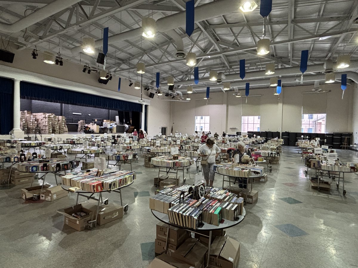 FHSchools's tweet image. Don't miss out on the Summer Used Book Sale hosted by the Anderson Township Library Association at Nagel MS! Check out a wonderful selection of books, CDs, DVDs, puzzles and more.
Friday, 6/20, 10am-7pm
Saturday, 6/21, 10am-5pm
Sunday, 6/22, 12-3pm (Box Day: fill a box for $25!)