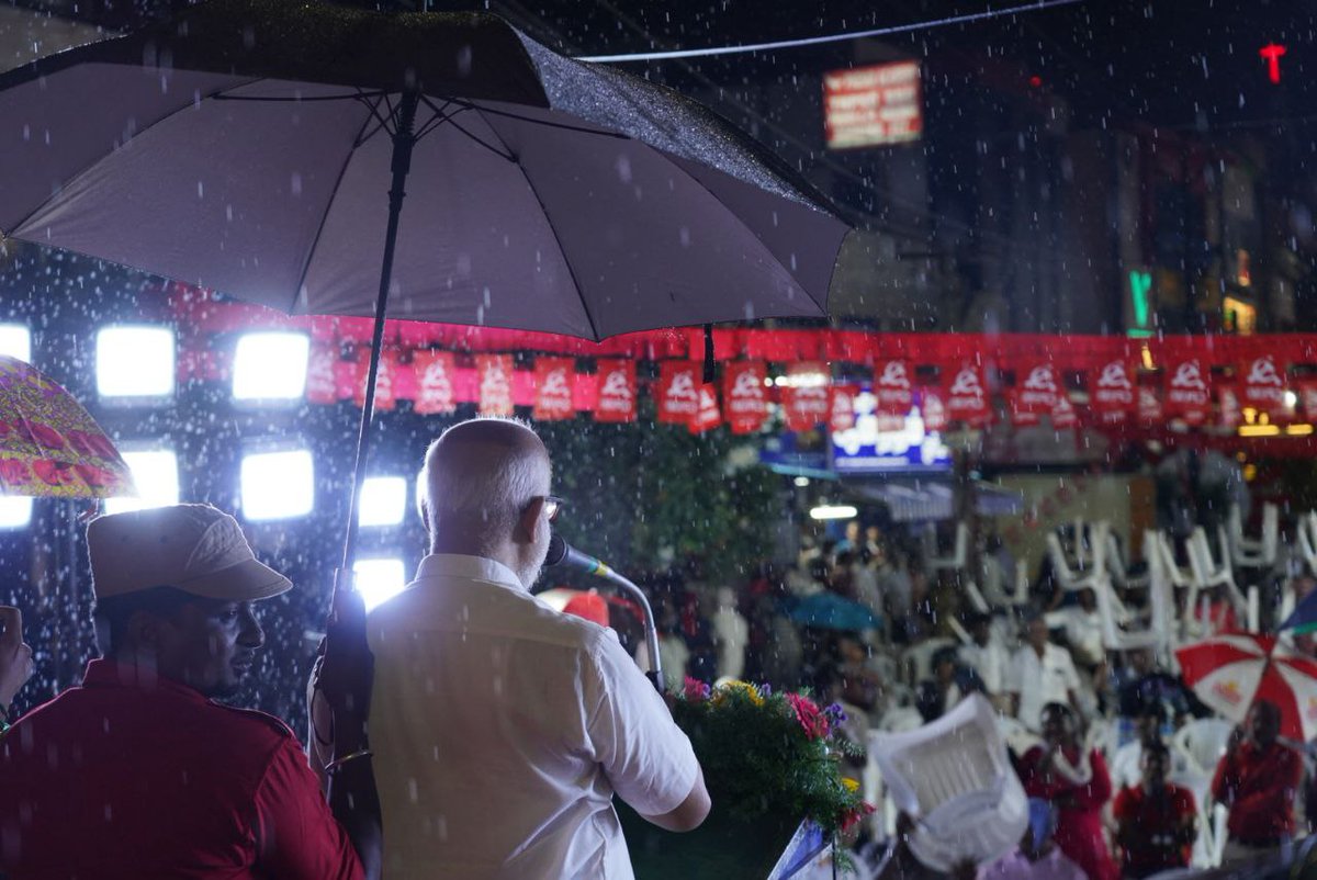 tncpim's tweet photo. மழையிலும் தொடரும் சிபிஐ(எம்) பிரச்சார பேரியக்கத்தின் நிறைவுப் பொதுக்கூட்டம் #CPIMCampaign #LivelihoodRights #VoiceOfThePeople #CPIM4People https://t.co/Oht3WmleuL