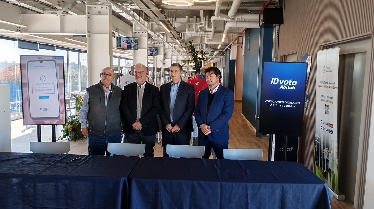 FranSaxlund's tweet photo. #Nacional y #Abitab, presentaron en el Gran Parque Central, Nacional ID, un sistema que permitirá participar electrónicamente a los socios del club y que en un futuro también se podrá utilizar en elecciones. https://t.co/9uyGYpOt0k