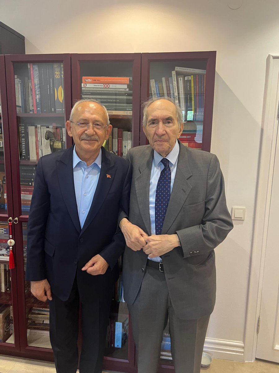 kilicdarogluk's tweet image. Genel Başkanımız Sayın Altan Öymen’i, geçirdiği ameliyatın ardından evinde ziyaret ederek geçmiş olsun dileklerimi ilettim. Doğum günü vesilesiyle kendisine sağlıklı ve mutlu yıllar diliyorum.