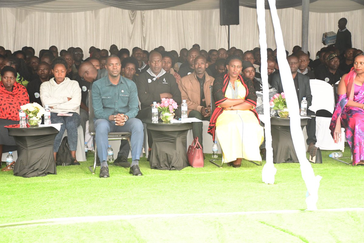 Nyamagabe District (@nyamagabe) on Twitter photo Guverineri, <a href="/AKayitesiAlice/">Kayitesi Alice</a> wifatanyije n'Urugaga Nyarwanda rw'Amakoperative (NCCR), mu muhango wo #Kwibuka31 wabereye ku Rwibutso rwa Jenoside rwa #Murambi, yavuze ko Kwibuka Jenoside yakorewe Abatutsi mu 1994 ari isoko Abanyarwanda bavomamo imbaraga zo kubaka Igihugu. 1/2 Guverineri, <a href="/AKayitesiAlice/">Kayitesi Alice</a> wifatanyije n'Urugaga Nyarwanda rw'Amakoperative (NCCR), mu muhango wo #Kwibuka31 wabereye ku Rwibutso rwa Jenoside rwa #Murambi, yavuze ko Kwibuka Jenoside yakorewe Abatutsi mu 1994 ari isoko Abanyarwanda bavomamo imbaraga zo kubaka Igihugu. 1/2