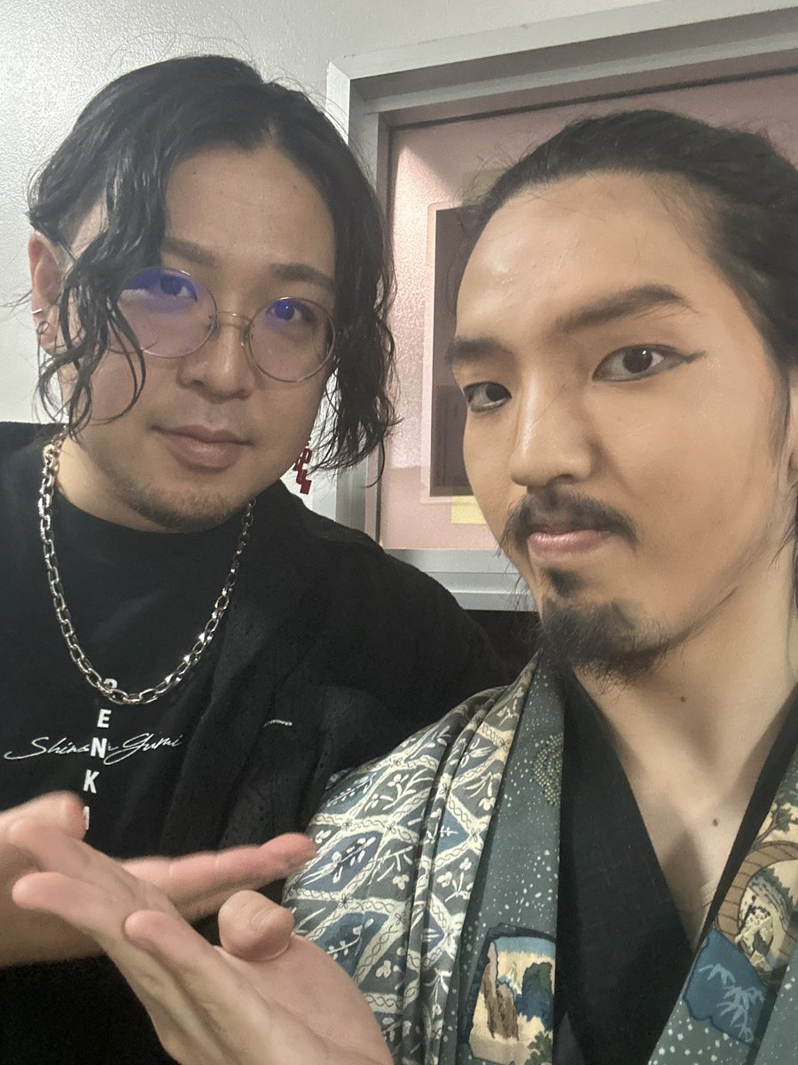#朧ミュ　初日から一週間経ったのか…。
早いなぁ。

そんな今日の写真は音楽の印南さん。
曲にかける強い思い、生き方、俳優として大切なことも学ばせていただいた。また印南さんの世界に触れれるように、そして次会う時は少し大きくなった自分を見せれるように、日々精進して参ります。