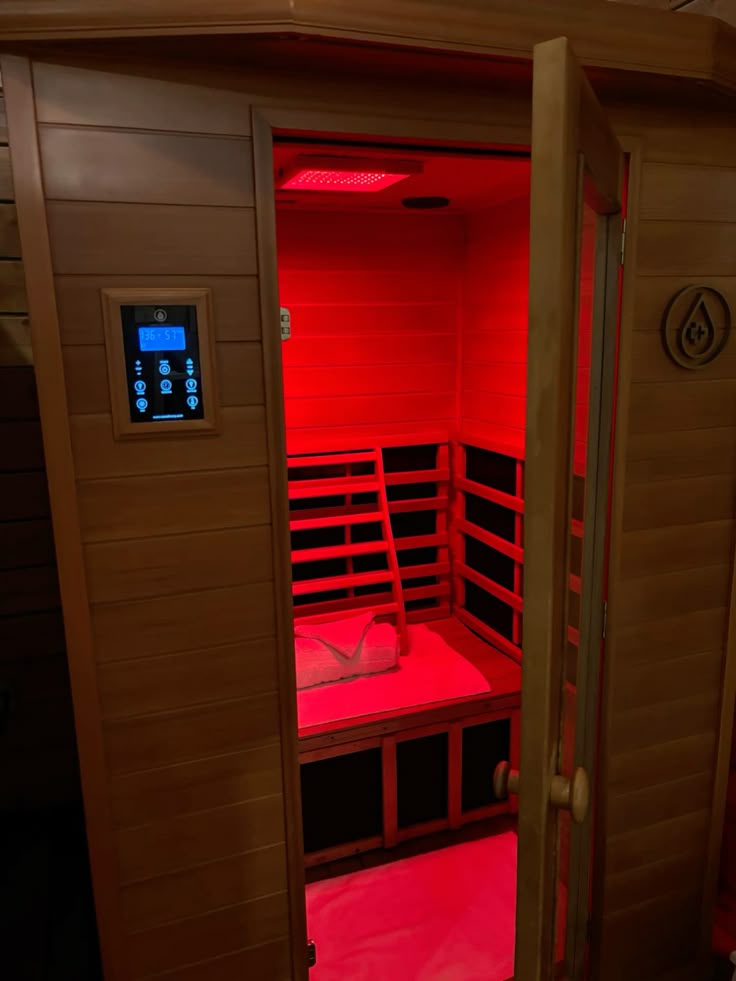Is sauna worth the time and money?

Researchers tracked 2,315 men for 20 years and found a 40% lower death risk for frequent users.

Plus toxin removal 122x faster than kidneys.

Here's the real science behind sauna (and how to use it): 🧵