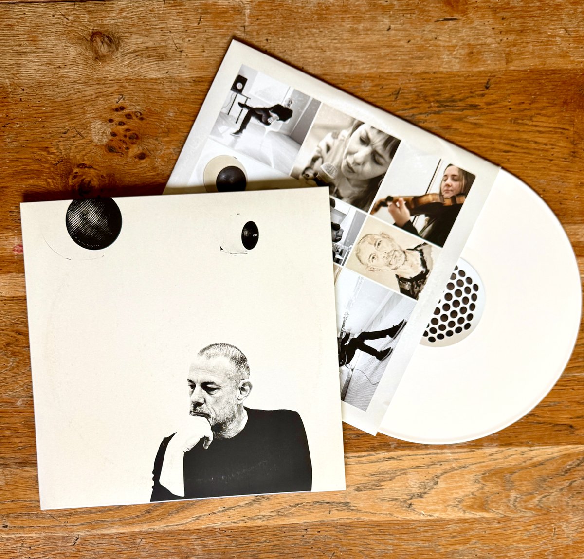 Happy Release Day, I'm so pleased to finally send Midnight Ragas out in the world. This is the first solo album I recorded in my new studio. Many friends joined me in the recording process and that dynamic made the experience particularly special. 🔗👇
lnk.to/midnightragas