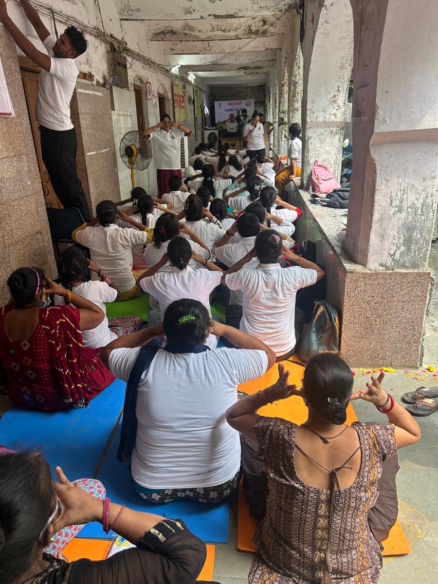 mdniy's tweet image. As part of the pre-events leading up to International Day of Yoga, a special yoga session was held for the third consecutive year at the Utkarsh Project by Sewa Bharti (Delhi) and NMO, located in G.B. Road, Delhi.

Participants from diverse backgrounds came together to embrace…