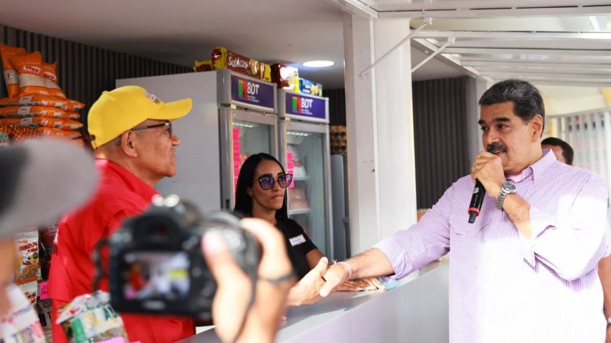 PROTAGONISTA DE CAMBIOS #CHCh 
Jefe de Estado anuncia ejecución de dos proyectos a comunas con mayor participación en elecciones del 27J.
"Aquellos circuitos comunales con mayor participación les serán aprobados dos proyectos  de esa comunidad"