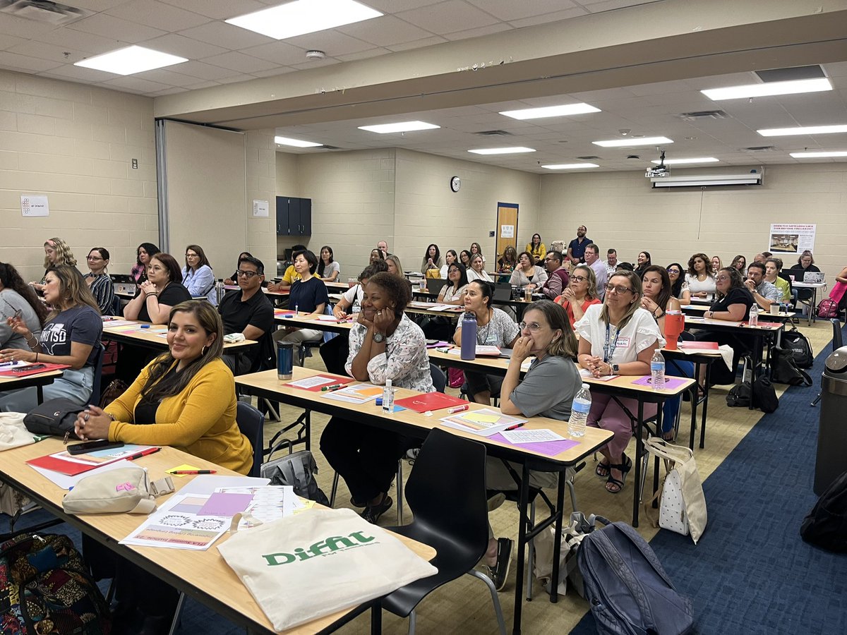 14 <a href="/LamarCISD/">Lamar CISD</a> World Lamguage teachers in San Antonio for <a href="/TFLA_Tweets/">TFLA</a> Summer Institute! Thankful for a district that supports learning!! #langchat #SI25