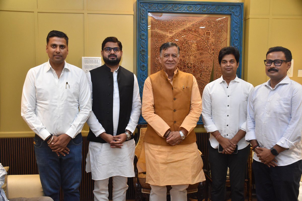 पिछले तीन दिनों से लखनऊ विधानभवन में उत्तर प्रदेश विधानसभा की पंचायती राज समिति की बैठक में समिति सदस्य के रूप में भाग लिया। पंचायत व्यवस्था को मज़बूत करने के लिए ज़मीनी मसलों पर गंभीर चर्चा हुई।