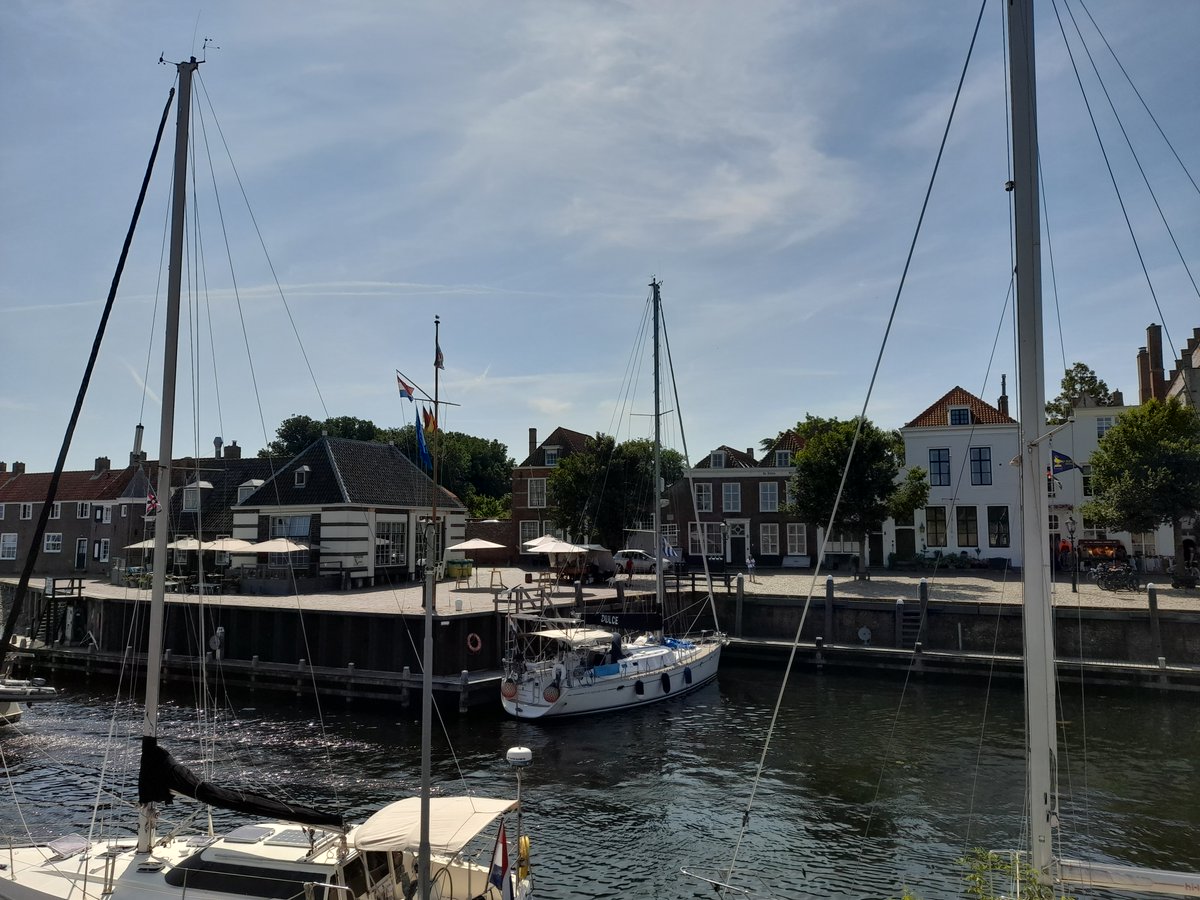 Tomzijl's tweet image. sailing-dulce.nl/home/article-8… #zeiljachtdulce #veere #MutualAssuredDestruction Vrijdag 20-06-2025 De ongelijke luchtoorlog tussen #Israël en #iran duurt nu een week en neemt niet af. Tegelijk doodt Israël vanmorgen opnieuw tientallen Gazanen bij de voedseldistributiecentra in de elle..