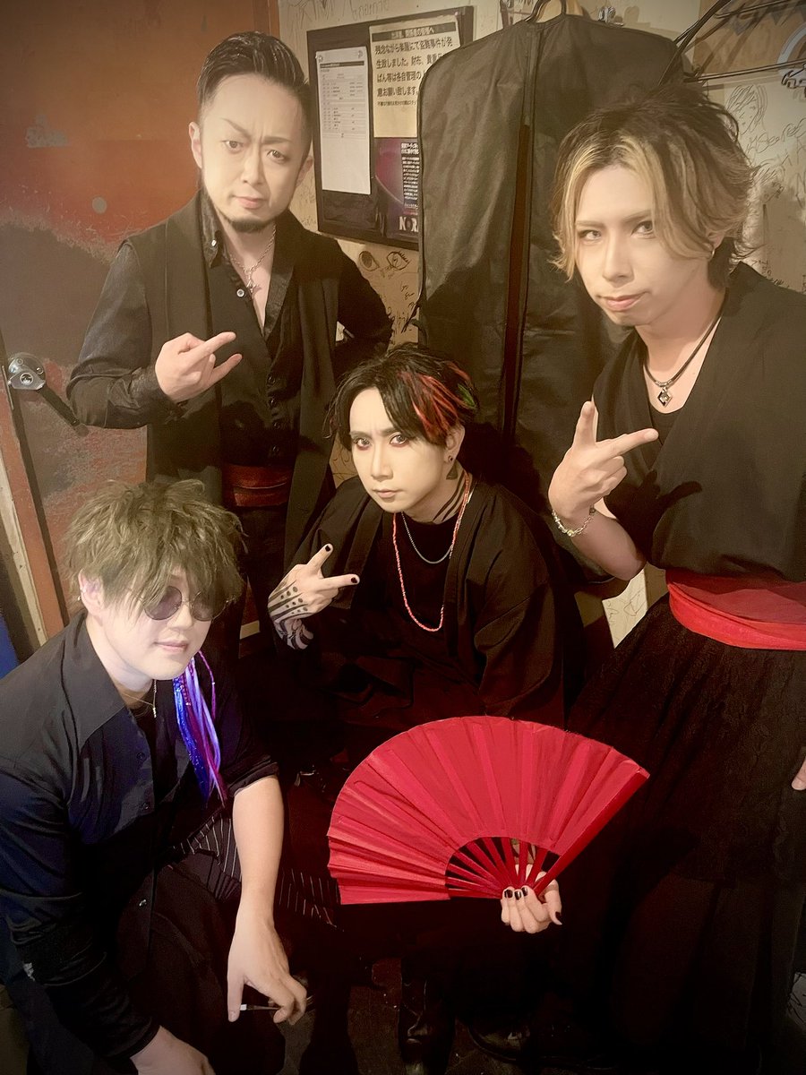 快進のICHIGEKI
6/20下北沢CLUB251
リールー presents.鏡華水月 vol.3 

素晴らしく楽しい討ち入りでございました🪭共に盛り上がって下さった皆様、主宰のリールーさん、本当にありがとう御座いました🔥

急遽サポートを担ってくれたベースのカズマにも感謝！

引き続き頑張ってまいります🪭