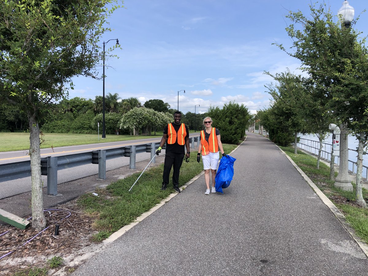 SERVProgram's tweet image. Thanks to the wonderful volunteers from @Verizon - Lake Mary who helped to clean up 16 bags of litter from around Mills Creek and the adjacent Riverwalk! This event was a great partnership between Verizon, @CitySanfordFL, and SERV😀@verizongreen