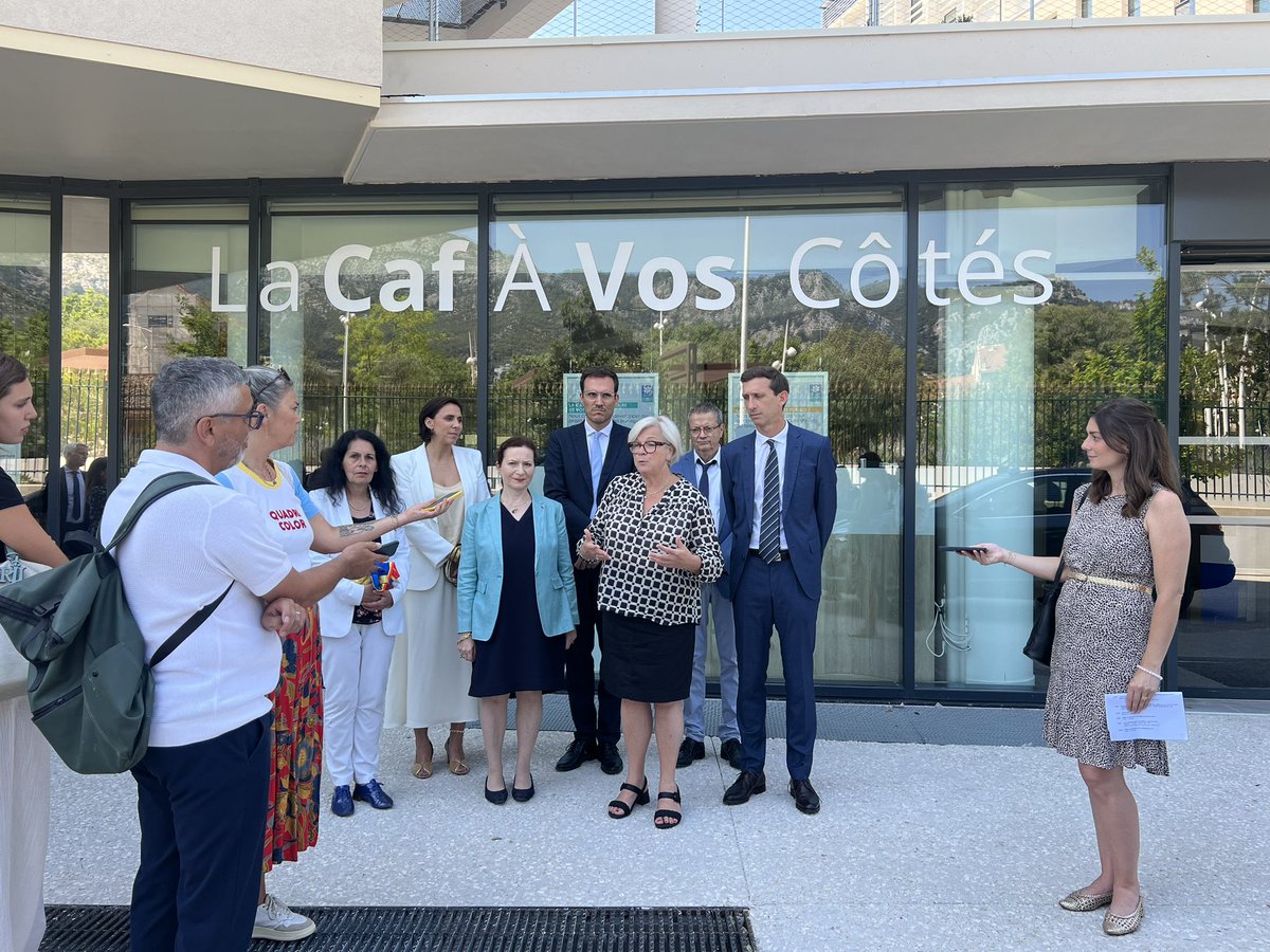 Laure Lavalette (@laurelavalette) on Twitter photo Avec M. le <a href="/Prefet83/">Préfet du Var</a>, nous avons accueilli Madame Catherine Vautrin, ministre du Travail, de la Santé, des Solidarités et des Familles, sur le nouveau site de la caisse d’Allocations familiales de la Loubière, à Toulon.
Les agents ont notamment pu présenter à la ministre le Avec M. le <a href="/Prefet83/">Préfet du Var</a>, nous avons accueilli Madame Catherine Vautrin, ministre du Travail, de la Santé, des Solidarités et des Familles, sur le nouveau site de la caisse d’Allocations familiales de la Loubière, à Toulon.
Les agents ont notamment pu présenter à la ministre le