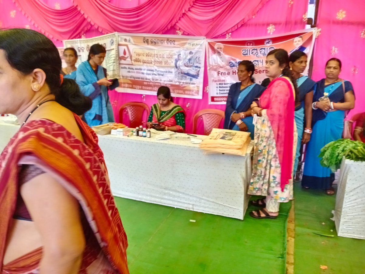Celebration of GP level ceremony of Bikaas Baahan Yatra at Dedara  GP after successfull completion of one year of Odisha Govt. #BikashBahanYatra #OneYearOfMohanMajhi​ #BarshaEkUpalabdhiAnek #OneYearOfSushasan​  #BikashitaOdishaBikashitaBharat <a href="/PRDeptOdisha/">Panchayati Raj and Drinking Water Department</a> <a href="/ZPKalahandi/">CDO-cum-EO, ZP, KALAHANDI</a>