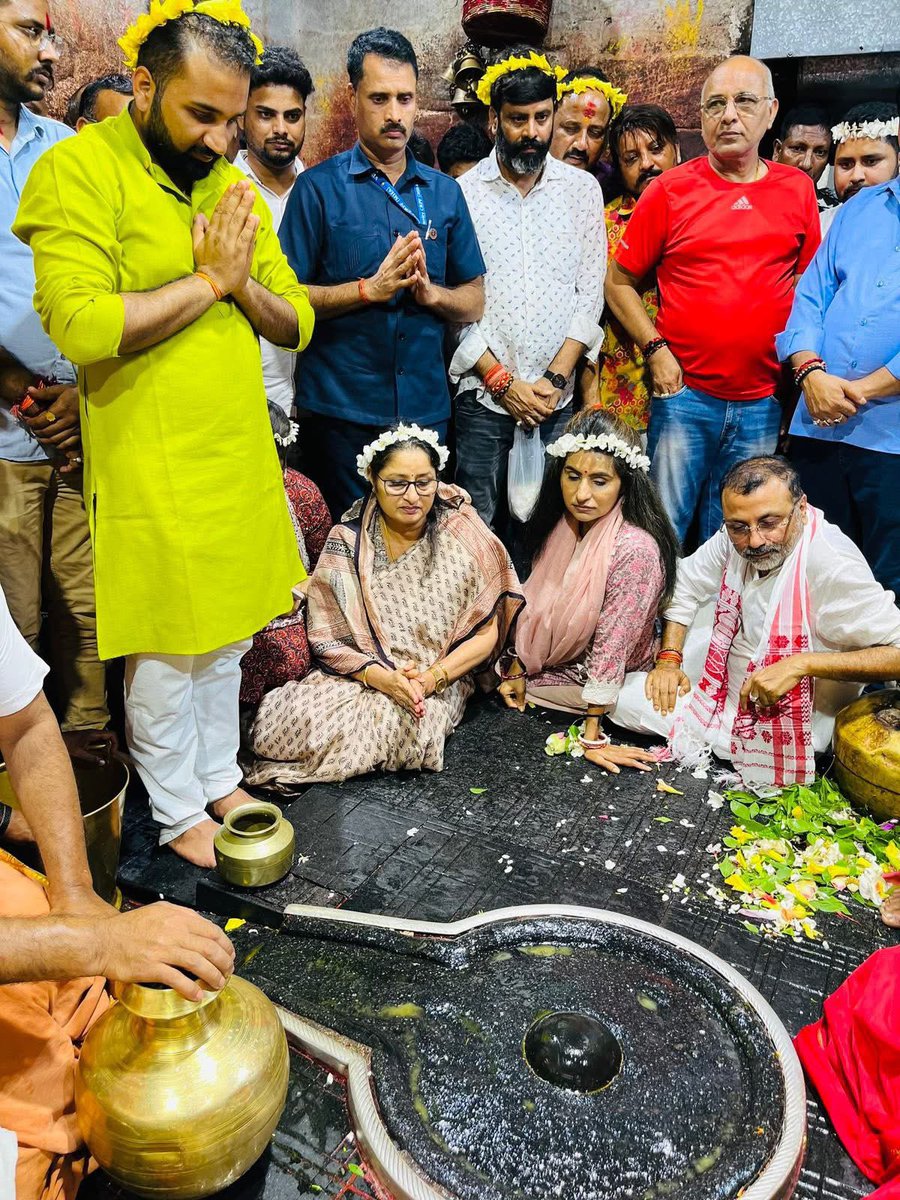 द्वादश ज्योतिर्लिंगों में से एक बाबा वैद्यनाथ जी के दरबार में