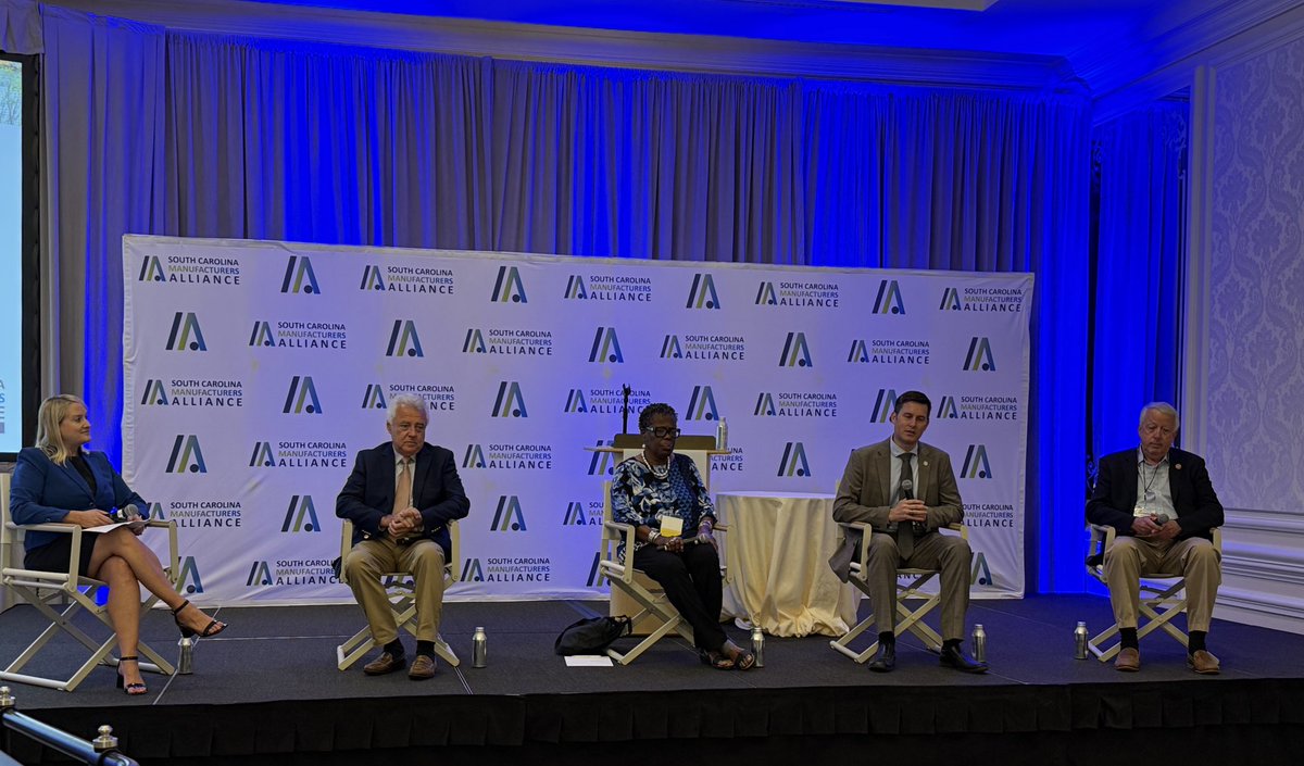 SCManufacturers's tweet image. What happens at the State House matters to manufacturers—and our legislative roundtable with @edcsutton, @gcobbhunter, @LeeHewittSC108, and @larrygrooms dug into why. From legal reform to workforce and the budget, it was a dynamic discussion on SC’s future.