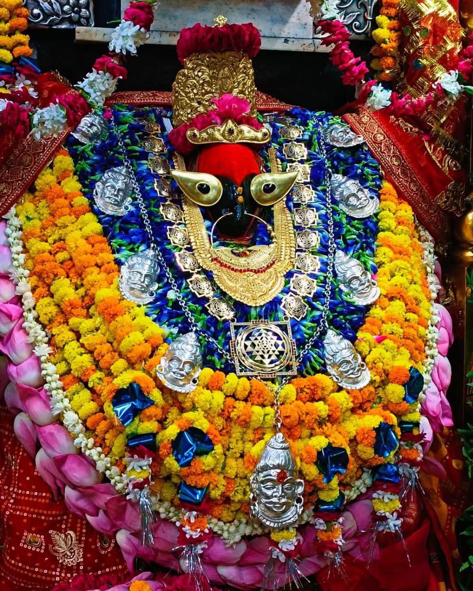 माँ विंध्यवासिनी के अलौकिक दर्शन से आत्मा तक शांत हो जाती है  जिनके चरणों में शक्ति, भक्ति और मुक्ति तीनों का वास है। 

आदि शक्ति जगत जननी मां विंध्यवासिनी माता की जय 🙏🌺🚩