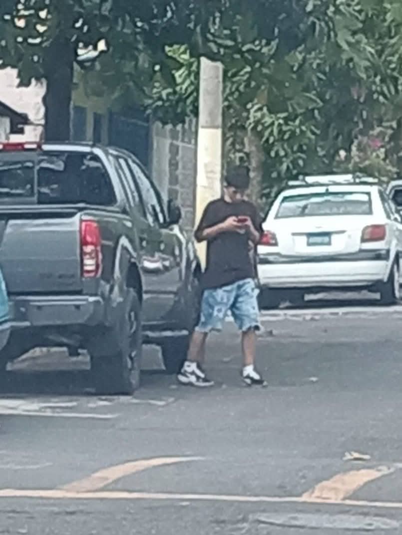 #DenunciaCiudadana 

Vecinos de Jardines de San Bartolo, en el distrito de Ilopango, San Salvador, denuncian la presencia de jovenes que ejerce la figura de “poste”, en la zona, vigilando a los habitantes y a las personas que ingresan al sector.

Un llamado <a href="/PNCSV/">PNC El Salvador</a> <a href="/FGR_SV/">Fiscalía General de la República El Salvador</a>.