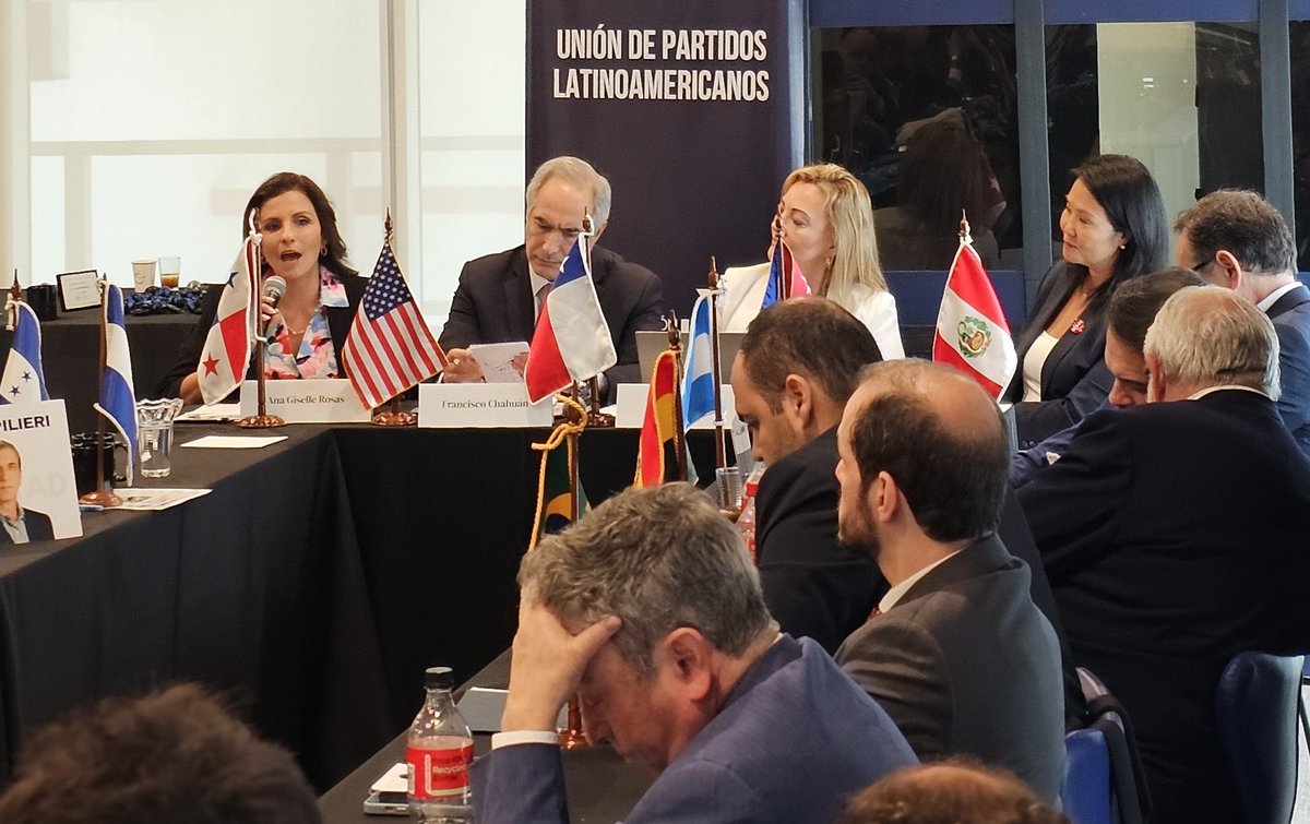 📢 Un panel de lujo: “Perspectivas políticas y electorales para América Latina”, junto a destacados líderes:

🇵🇪 Keiko Fujimori – Presidenta del Partido Fuerza Popular, Perú.
🇨🇱 Francisco Chahuán – Senador y Presidente de Renovación Nacional, Chile.
🇨🇱 Andrea Ojeda –