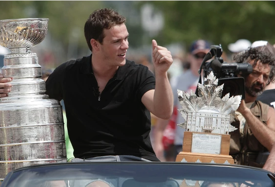 Winnipeg Sun (@winnipegsun) on Twitter photo #BreakingNews
<a href="/JonathanToews/">Jonathan Toews</a> has signed with the <a href="/NHLJets/">Winnipeg Jets</a> Watch for more details soon at Winnipegsun.com #BreakingNews
<a href="/JonathanToews/">Jonathan Toews</a> has signed with the <a href="/NHLJets/">Winnipeg Jets</a> Watch for more details soon at Winnipegsun.com