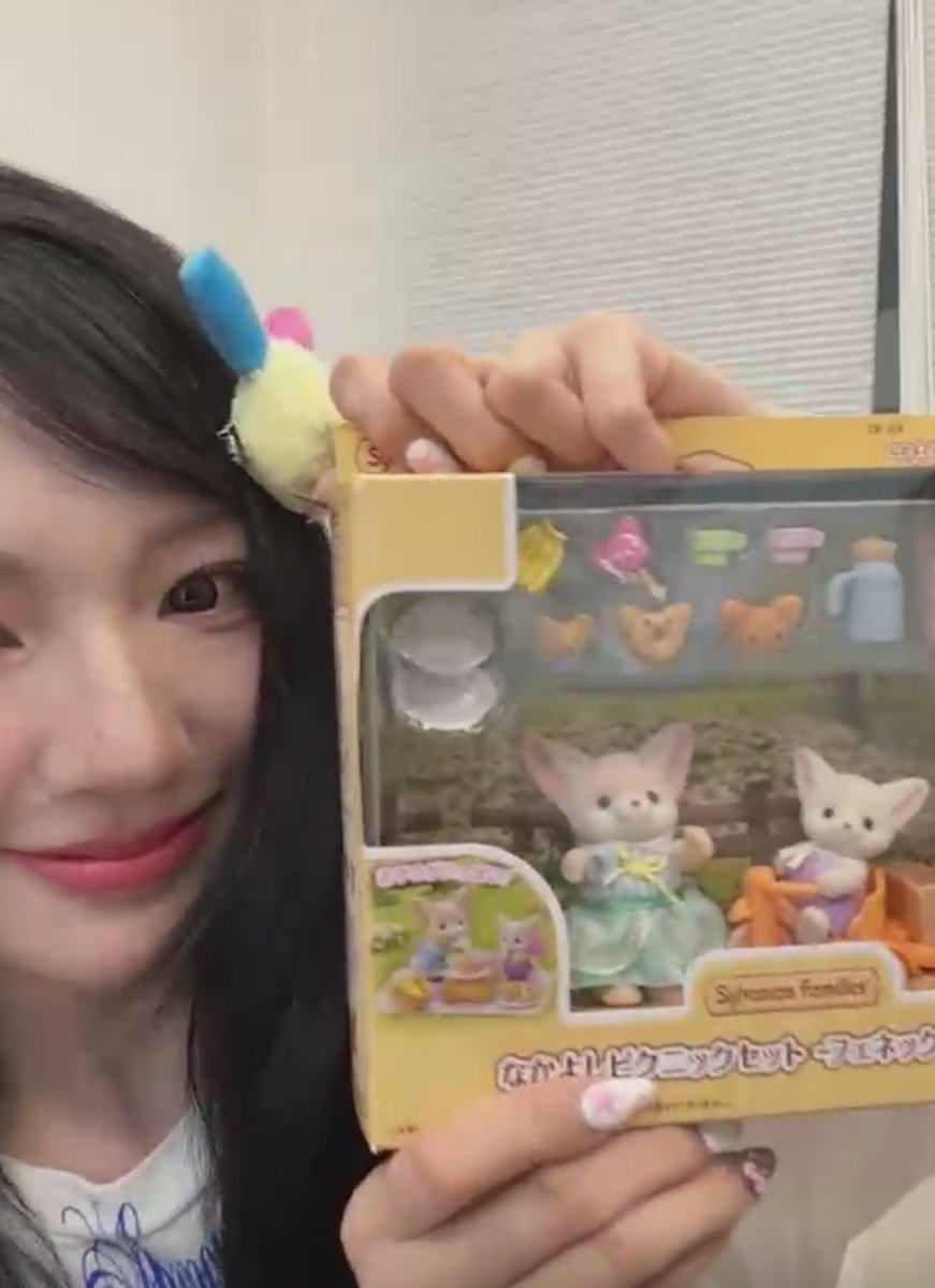 xinyri's tweet image. cute girl and her trinket obsession