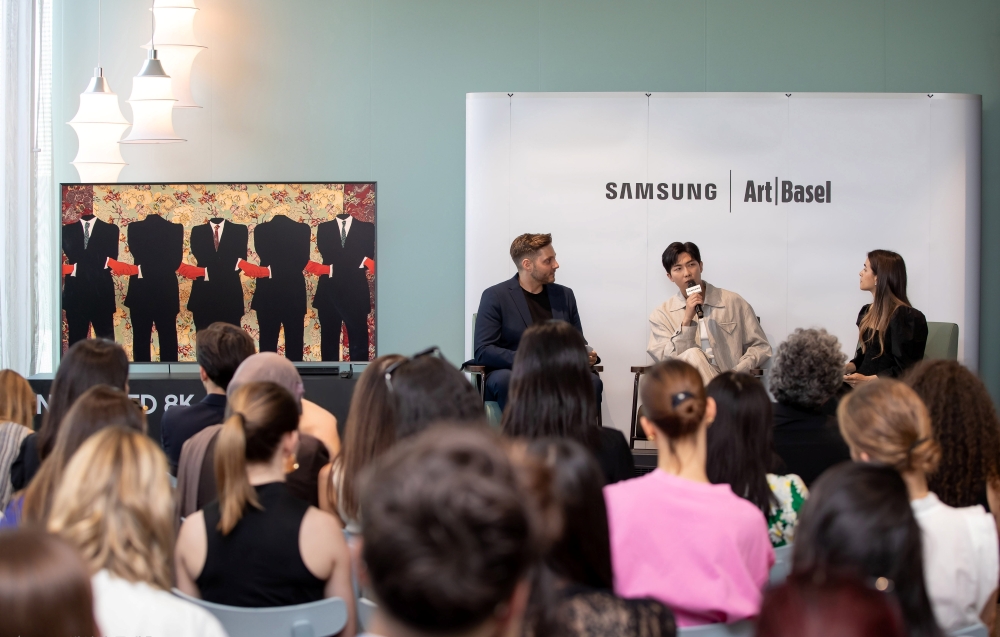 juiceboxonline_'s tweet photo. 🎨 Art in every moment. Tech in every frame.
At #ArtBasel 2025, Samsung teams up with RM of @BTS_twt + leading artists to explore how digital tools like The Frame bring art into everyday life.
From curation to connection, art just got personal.
#LivingWithArt https://t.co/YYzdYDVE7w