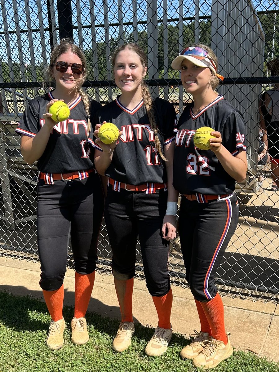 UnitySizemore's tweet image. 3 girls. 3 home runs. 3 statements made. 💣@bksizemore2026
💣@camryn_dorr
💣 @e_sweeney_11
@ExtraInningSB @SoftballDown @Softball_Home @SBRRetweets @VAUnitySB @UnityCoachJosh