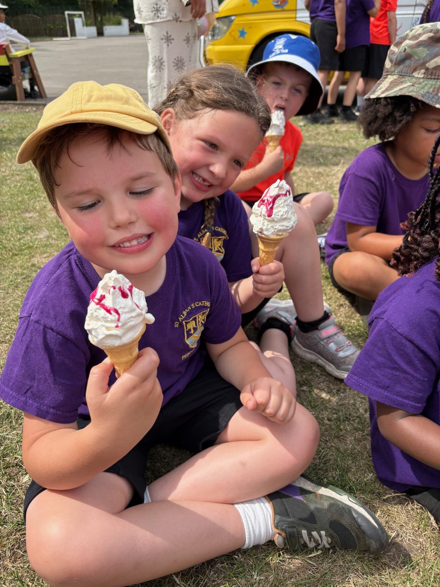 StAlbans_Sch's tweet photo. Reception loved the ice cream! #Reception #MrsP https://t.co/cnIPgs0SZv