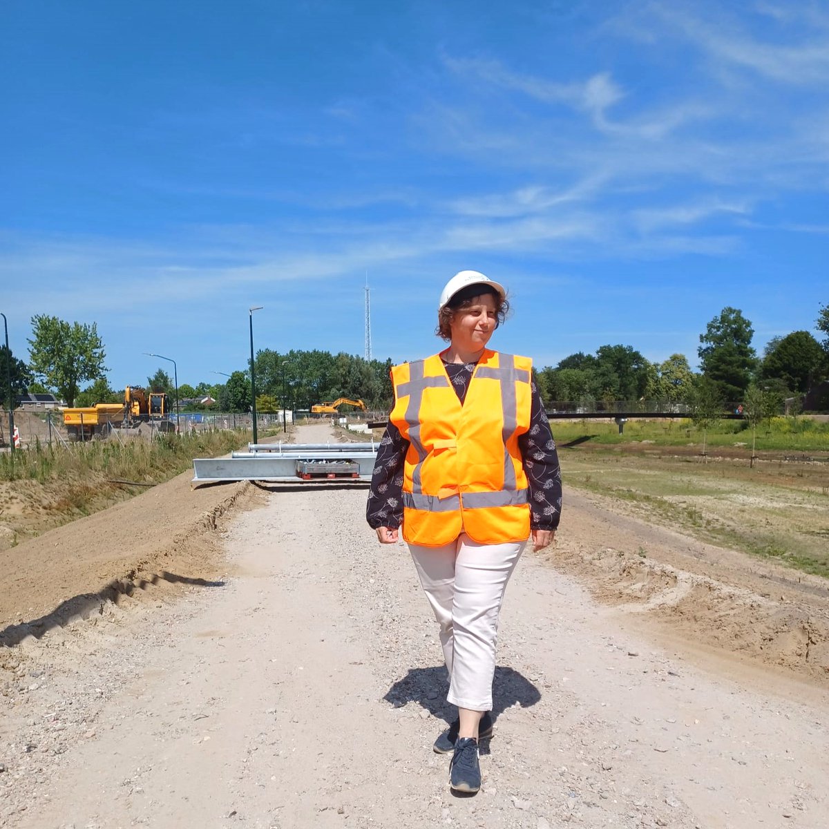 🚌 Vandaag was de fractie op pad voor verschillende werkbezoeken

🚜 Links de proeftuin van Agri Food Capital. Hier had ook natuur of #biologische #landbouw kunnen zijn

🌊 Rechts de beekverruiming bij Sint Oedenrode. Daar wordt juist wel meer ruimte voor #natuur gemaakt