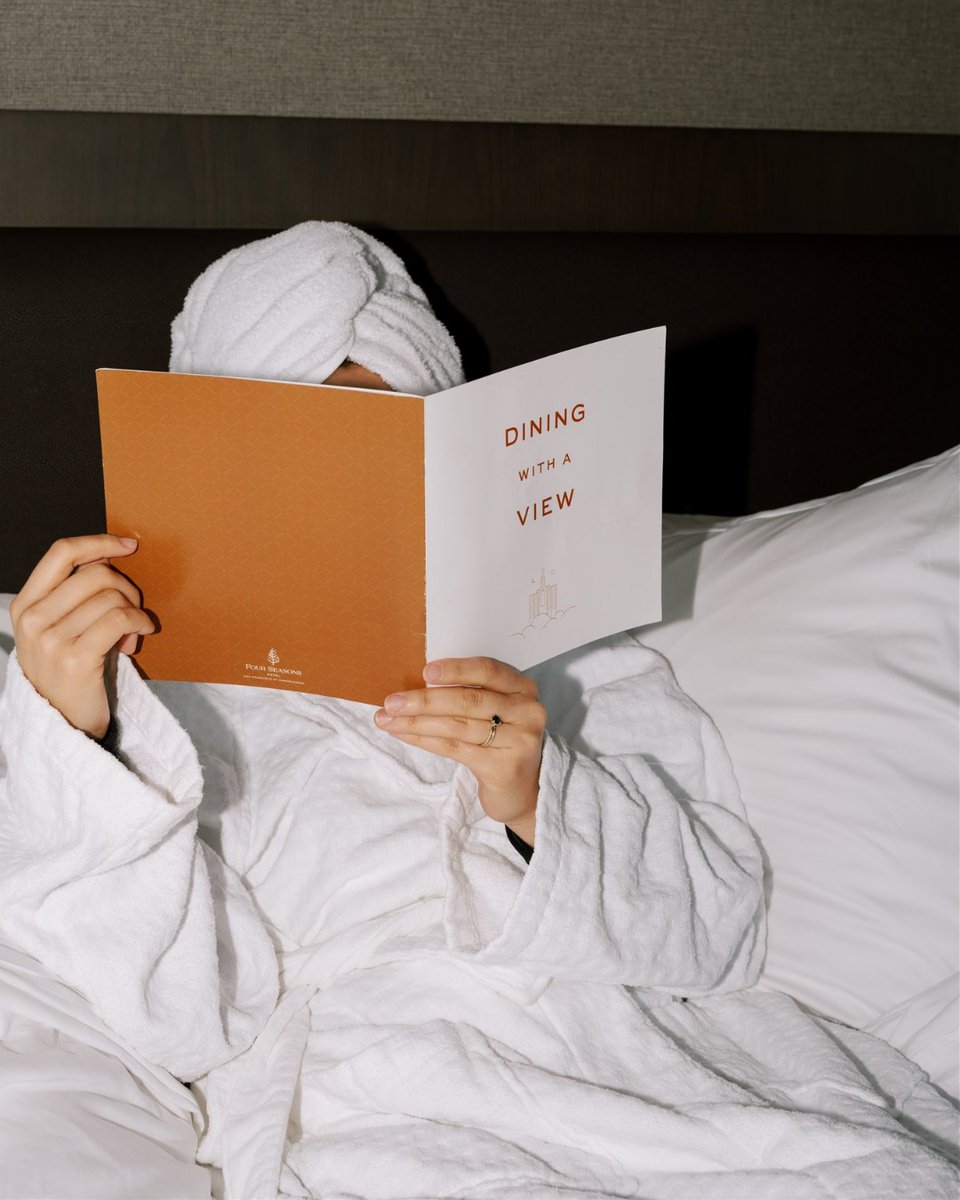 Rise, shine, and reach for the room service menu.
Wake up with Four Seasons.