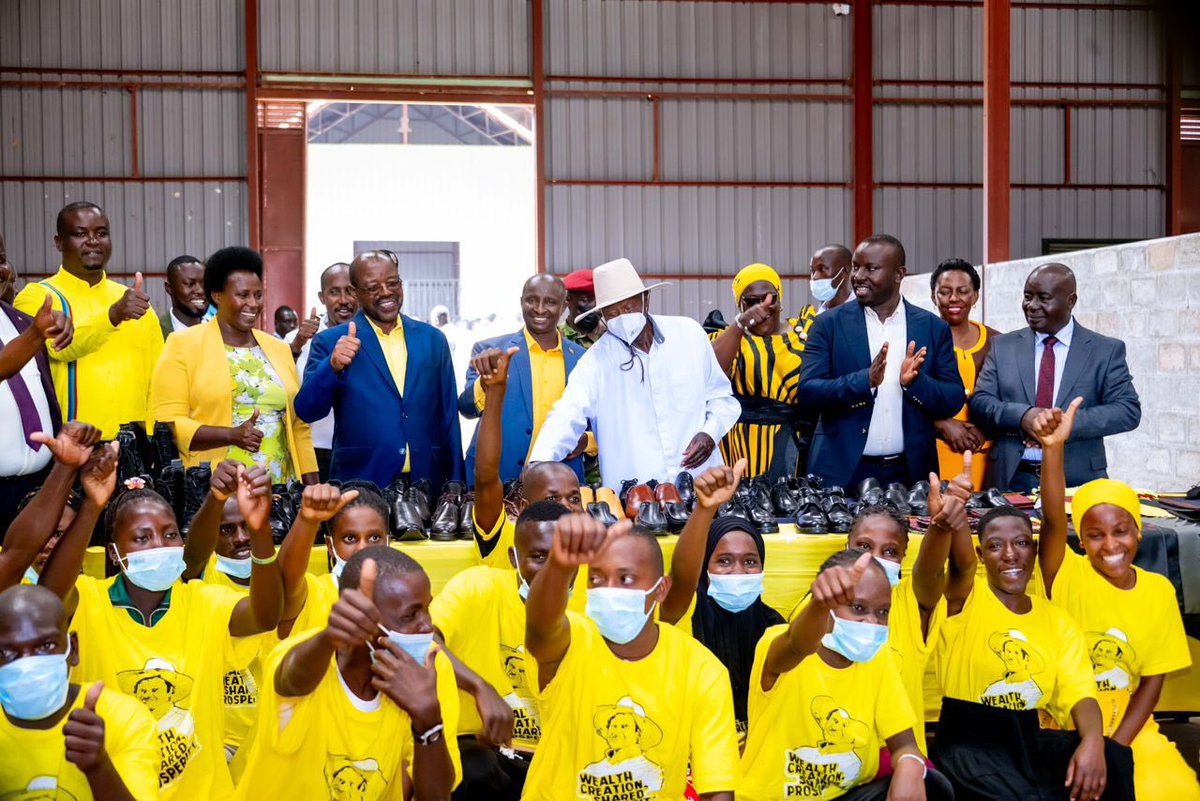 JaneBarekye's tweet image. Today in Kayunga, At Nazigo. H.E    The President @KagutaMuseveni officially commissioned the Mengo Zonal Presidential Skilling Hub. The youth of Kayunga!  your encouraged to use this hub and gain skills that will help you in future. 
I thank H.E for the skilling hubs in the…