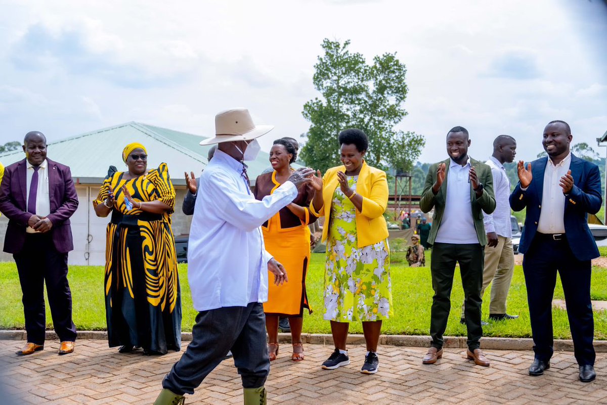 JaneBarekye's tweet image. Today in Kayunga, At Nazigo. H.E    The President @KagutaMuseveni officially commissioned the Mengo Zonal Presidential Skilling Hub. The youth of Kayunga!  your encouraged to use this hub and gain skills that will help you in future. 
I thank H.E for the skilling hubs in the…