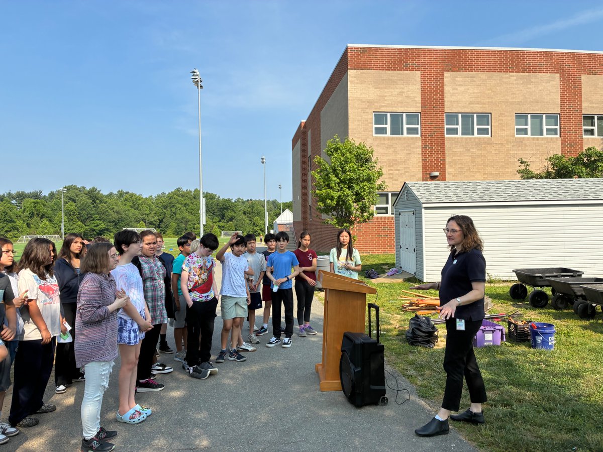 MCPS's tweet image. Science meets service at Julius West Middle School 💚 

Students took part in engaging, hands-on activities that made a real impact to celebrate Chesapeake Bay Awareness Week.

Learn more about the week of learning: mcpsmd.info/3TtgtxJ.