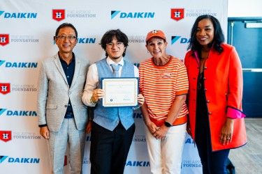 Congratulations to Carlos Sanchez from Hastings High School for earning a $10,000 STEAM scholarship from the Astros Foundation and Daikin Comfort Technologies! Carlos stood out for his excellence in STEAM and extracurriculars—band, Pharmacy Tech trainee, and AP OnRamps Physics.