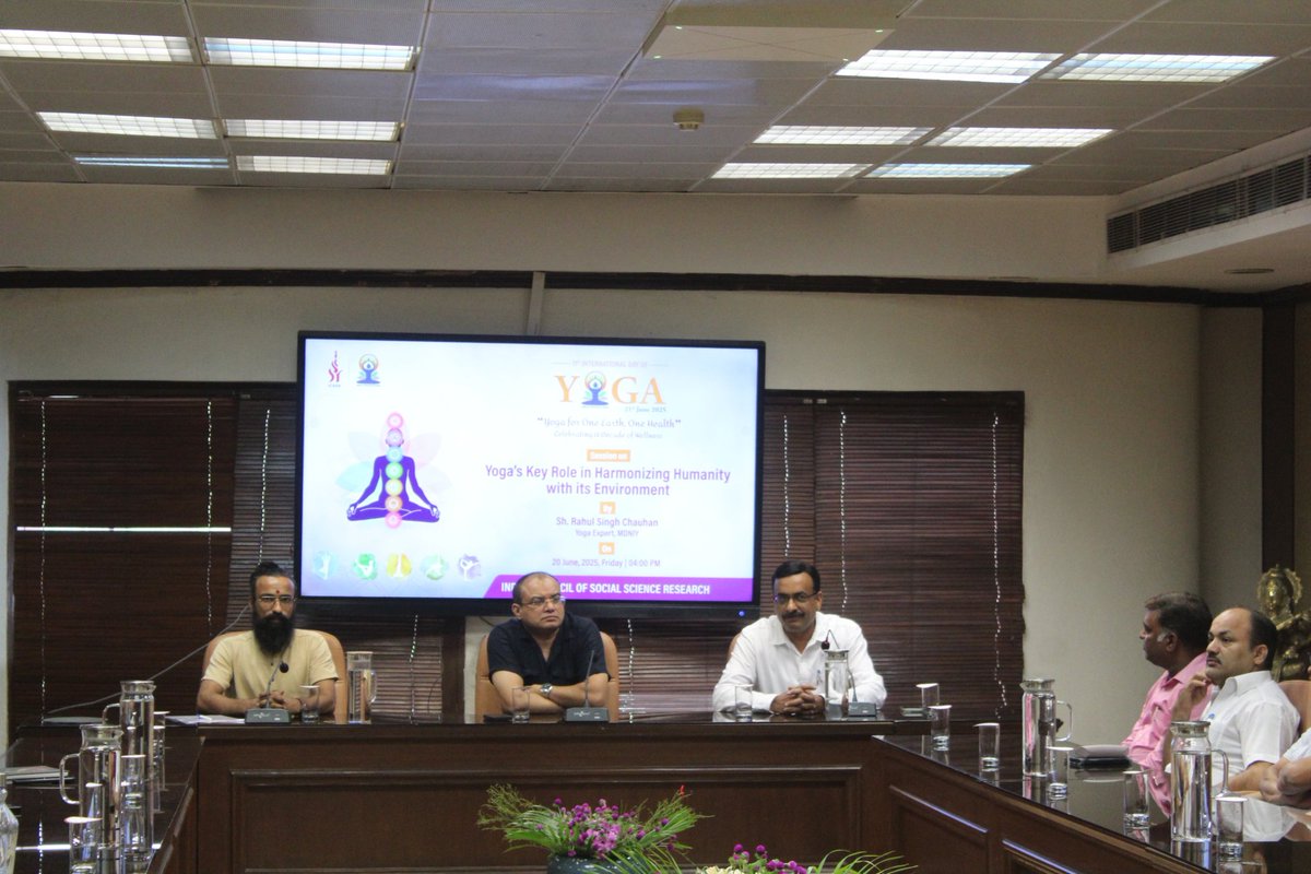 icssr's tweet image. On the occasion of 11th International Yoga Day, ICSSR and CSTT co-organised an interactive and impactful session with Shri Rahul Singh Chauhan from the Moraji Desai National Institute of Yoga, Ministry of Ayush, on "Yoga's Key Role in Harmonizing Humanity with its Environment".…