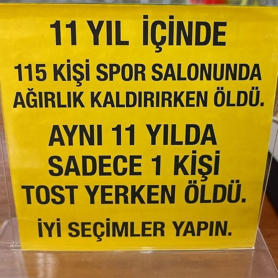 Bol tereyağ sürülmüş, kasap sucuğu kullanılmış iyi bir tostun yerini hiçbir şey tutamaz.

Michelin Yıldızı verenler gelsin de Seyrantepe Sanayi Mahallesi'nde tost yesin.