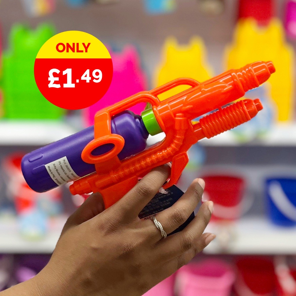Poundstretcher1's tweet image. Water fight anyone? 

Enjoy hours of fun in the sun this weekend with our water pistols. 

#waterpistol #hoursoffun #inthegarden #funandgames #poundstretcher
