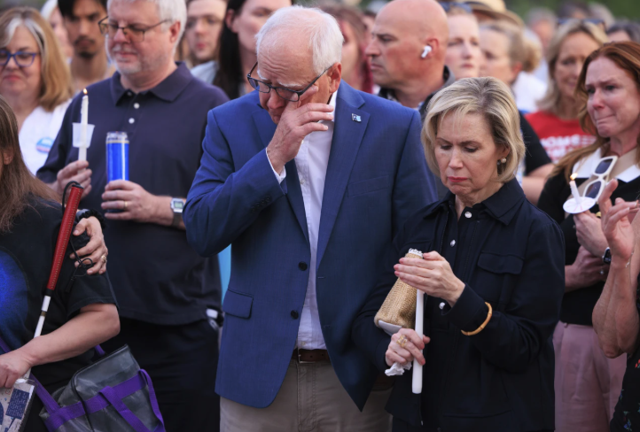 NewDelhiTimes's tweet photo. Hundreds gather to remember prominent Minnesota lawmaker and husband slain in their home
#Lawmaker #Slain #Minnesota
https://t.co/zPT6gaTGGU https://t.co/JombB68Zme