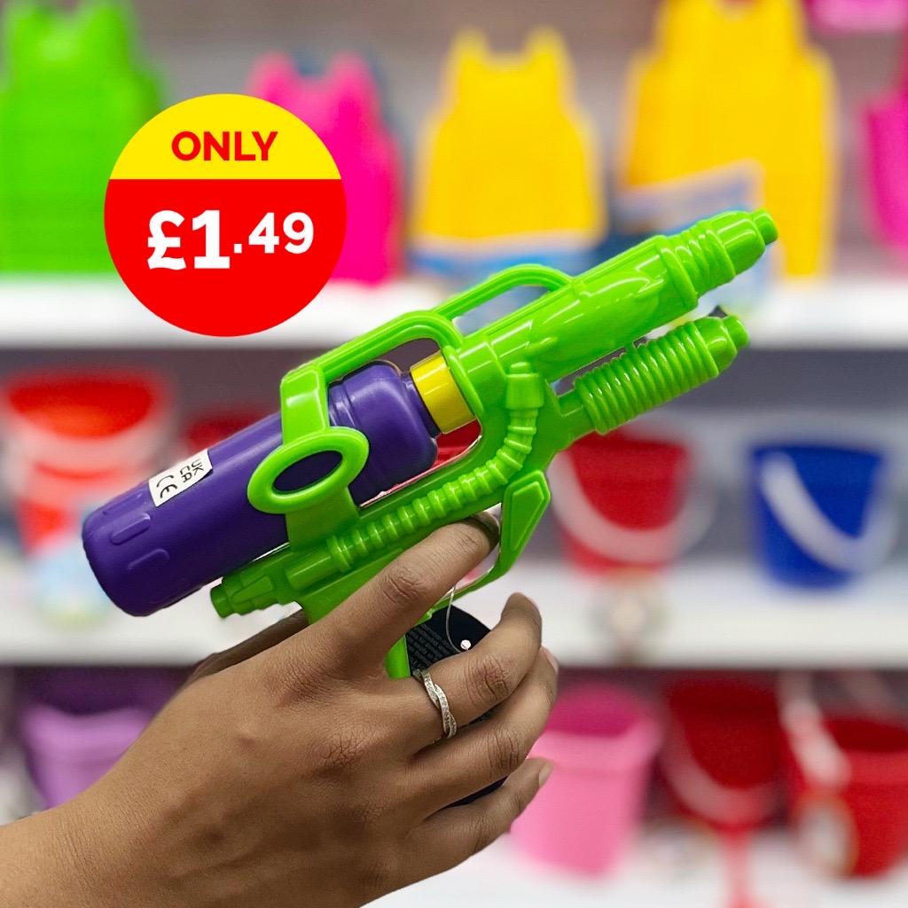 Poundstretcher1's tweet image. Water fight anyone? 

Enjoy hours of fun in the sun this weekend with our water pistols. 

#waterpistol #hoursoffun #inthegarden #funandgames #poundstretcher