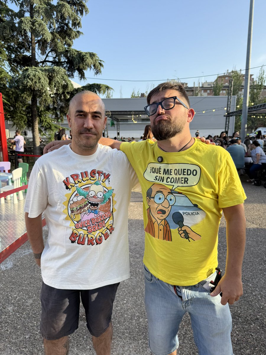 Lo mejor del campeonato hamburguesas 🍔 , encontrarme a <a href="/CociTuber61107/">CociTuber</a> y <a href="/CenandoconPablo/">Cenando con Pablo</a> 😀