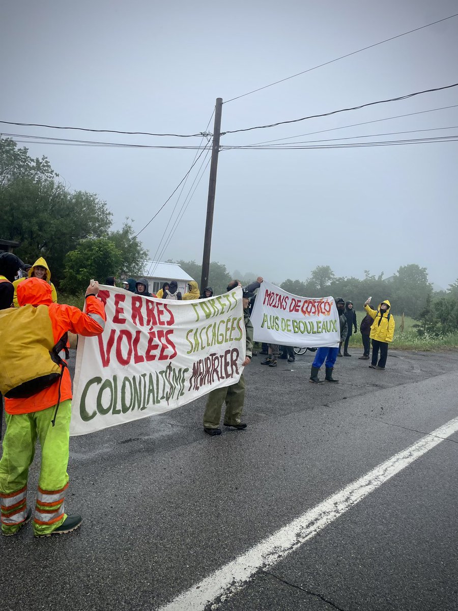 Grand départ ce matin de la marche pour le vivant. 4 jours de marche en opposition au prolongement de la 20, pour l’amélioration immediate de la route 132 et pour la protection de la biodiversité bas-laurentienne! 

Pour plus d’informations:
nonala20.com/marchepourlevi…