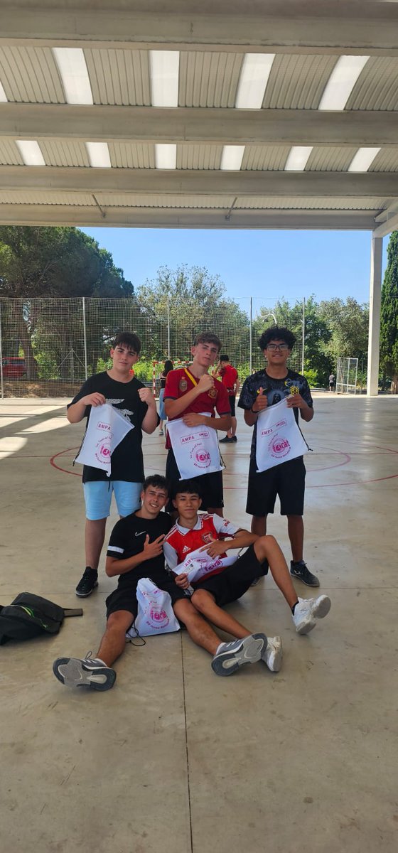 Aquí teniu els guanyadors voleibol, bàsquet i futbol respectivament de la jornada esportiva que s'ha celebrat aquest matí amb els i les alumnes de 3r de l'ESO. #3esoinsforat
